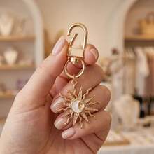 1pc Unisex Minimalist Sun Keychain, Ins Style Niche Student Best Friend Couple Gift, Backpack Charm - Gold - View 3