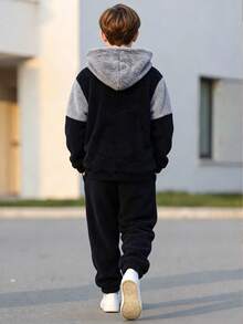 Boys' Autumn/Winter Black & Grey Curved Colorblock Hooded Sweatshirt And Warm Cuffed Sweatpants 2 Pieces Set With Circular Geometric Digital Print - Multicolor - View 4