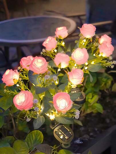1 pezzo Luce solare a 7 fiori di rosa, luce romantica per palcoscenico da matrimonio, luce da giardino esterno! Opzionale rosa/bianco/rosso/blu, adatta per la decorazione del palcoscenico da matrimonio, applicabile a matrimoni, cortili, giardini, patii e corridoi, creando un'atmosfera affascinante per il paesaggio, decorazione da giardino, nonché decorazione esterna per Ognissanti, Ringraziamento, Natale