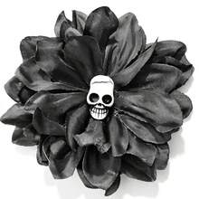 1pc Halloween Dark Skull Flower Hair Clip, Black & Red Fabric Large Flower Side Clip, Gothic Subculture Party Costume Head Accessory - Multicolor - View 8