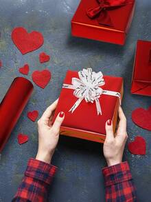 1 rollo de papel de regalo con textura metálica mate, rojo navideño puro, adecuado para bodas, Día de San Valentín, cumpleaños, Navidad y envoltura de ramos DIY; papel de regalo navideño con textura metálica, también adecuado para decoraciones navideñas DIY (como empaque de adornos); diseño mate de unicolor, adecuado para Halloween, decoraciones de Acción de Gracias y escenas de otoño/invierno. - A - Ver 4