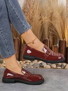 2026 New Plus Size Women's Round Toe Glossy Crocodile Embossed Vintage Commute Low Heel Loafers - Burgundy - View 6