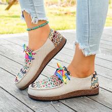 Sepatu Kasual Kanvas Motif Geometris Wanita, Sepatu Loafer Slip-On Bertali Motif Pelangi, Sol Tebal Bernapas, Model Patchwork - Red and White - View 2