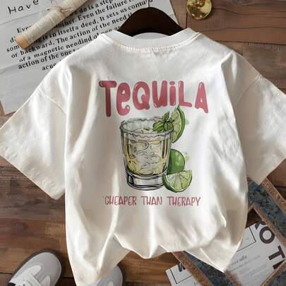Blusa feminina Happy Hour de algodão, com estampa de tequila desenhada à mão, slogan em rosa claro, manga curta para uso diário.