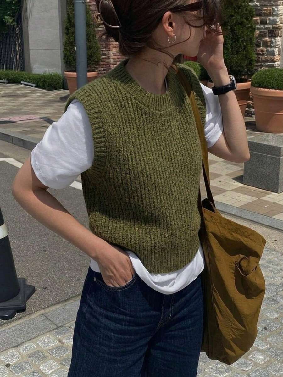 Rompi Rajut Tebal Warna Hijau Zaitun dengan Motif Bunga Campuran, Desain Tanpa Lengan dengan Leher Bulat, Pakaian Berlapis Abadi untuk Musim Gugur/Musim Dingin - Olive Green - View 1