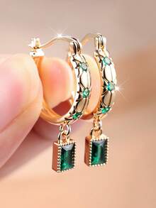 1 Pair Of Elegant Cubic Zirconia Geometric Pendants For Women-Vintage-Inspired, Lightly Luxurious Accessories For Work And Special Occasions - Yellow Gold - View 3