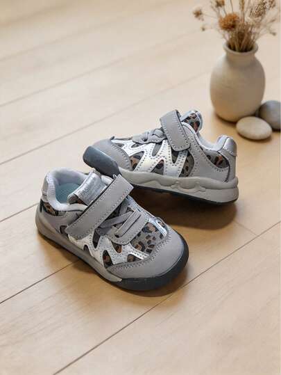 New Silver-Grey Leopard Print Patchwork Functional Fashionable Sports Shoes For Toddlers, Single Hook-And-Loop Closure For Easy On/Off, Anti-Collision Toe Cap, Non-Slip Flexible Rubber Sole, Breathable Upper, Grey-Tone Minimalist Colorway, Outdoor Casual Walking Shoes