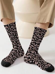1 Pair Pink Daisy All-Over 360° Print Mid-Calf Socks, Gothic Style Fashion Design, Y2K Fun Soft Comfortable All-Season Daily Sports Casual Unisex Mid-Calf Socks - Multicolor - View 4