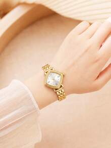 1pc/Set Rhombus Roman Numeral Women's Quartz Watch, Gold Minimalist Steel Band Wristwatch, French Luxury Elegant Niche Fashion Women's Watch, Versatile Elegant Gift Watch For Daily Commute, Party, Fashion, Suitable For Holidays, Birthday Gifts And More - White - View 4