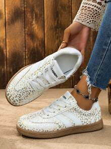 Sepatu Sneakers Wanita Model Low-Top Bertali, Desain Datar - Emas - View 3