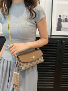 Classic Checkerboard Patchwork Contrast Color Shoulder Bag, Horizontal Compact Body Can Store Phone, Lipstick, Powder, Keys And Other Small Personal Items, Paired With Metal Chain Shoulder Strap, Flap Magnetic Closure, Suitable For Commuting, Work, Dating, Shopping And Daily Outings - Khaki - View 6