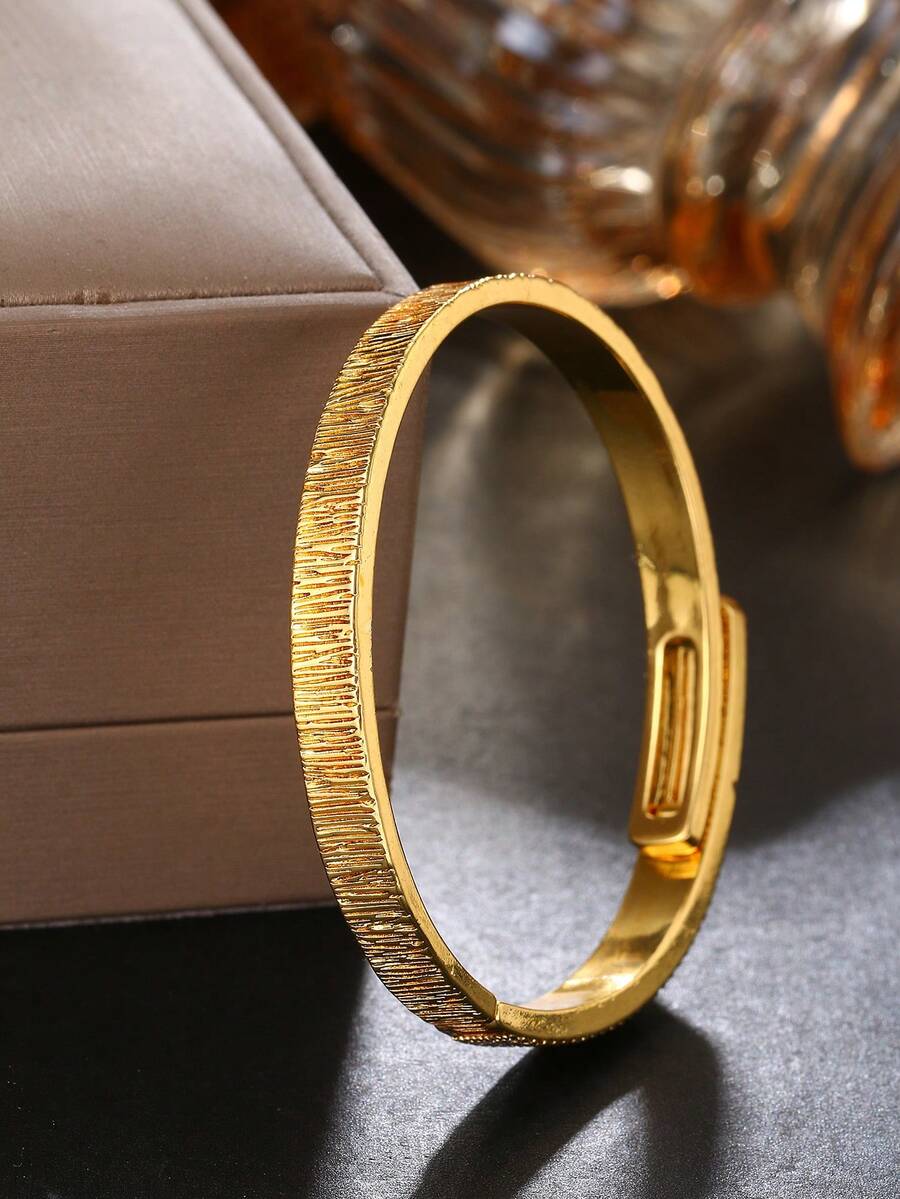 1pc Women's Luxury Textured Gold Hinge Bracelet, Sparkling Rhinestone Zirconia Clasp, Birthday Anniversary Holiday Gift, Daily Commute Jewelry - Gold - View 1