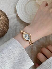 1pc Asymmetrical Women's Quartz Watch, Fashionable Vintage Exquisite, Suitable For Daily Wear, Birthday/Graduation Gift, Best Choice For Casual Party - Gold - View 4