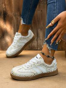 Sepatu Sneakers Wanita Model Low-Top Bertali, Desain Datar - Emas - View 4