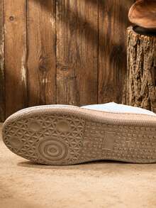 Sepatu Sneakers Wanita Model Low-Top Bertali, Desain Datar - Emas - View 2