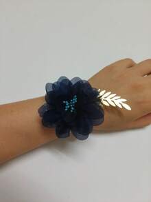 1pc Women's Elegant Dark Green Leaf Wrist Corsage, Korean Style Bridal Bracelet, Wedding Dress Accessory, Bridesmaid Sisterhood Gift, High-End Wedding Favor, Ethereal Pearl Chain Party Wristband, Engagement Supplies, Wedding Photography Prop - 558 Navy Blue - View 4