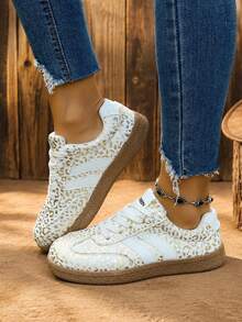 Sepatu Sneakers Wanita Model Low-Top Bertali, Desain Datar - Emas - View 1