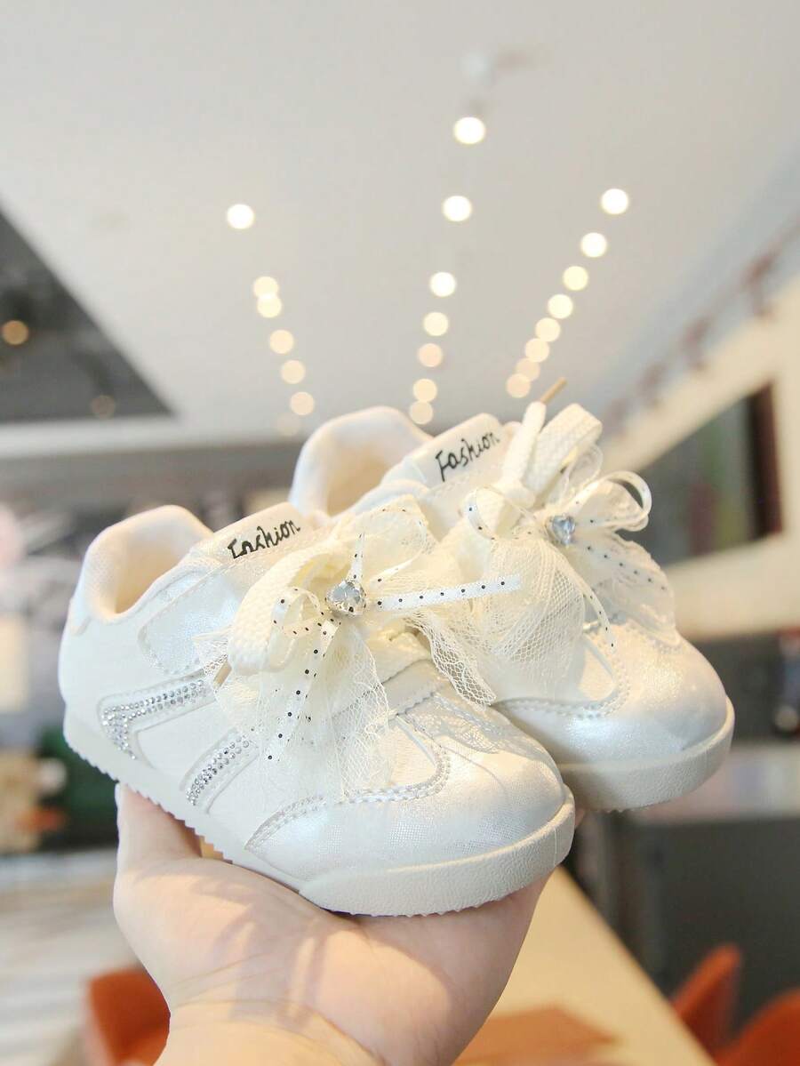 1 Pair Girls' Kids' Sports Shoes With Rhinestone Bow Design, Breathable Casual Sneakers With Soft Sole And Anti-Slip, White Baby Shoes For Outdoor Activities And Parties