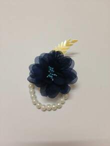 1pc Women's Elegant Dark Green Leaf Wrist Corsage, Korean Style Bridal Bracelet, Wedding Dress Accessory, Bridesmaid Sisterhood Gift, High-End Wedding Favor, Ethereal Pearl Chain Party Wristband, Engagement Supplies, Wedding Photography Prop - 558 Navy Blue - View 2