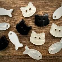 11/22/33Pcs Cat & Fish Shaped Sewing Buttons, Double Hole Faux Pearl Shell Texture Decorative Buttons, Black & White Animal Buttons, Suitable For Clothing, Sweaters, Crochet, Scrapbooking, Handmade Jewelry DIY Materials, Random Color - Multicolor - View 4