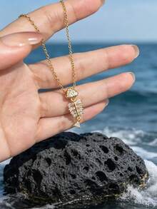 Light Luxury Full Rhinestone Fish Bone Collarbone Necklace For Women, Dynamic Hollow Fish Bone Design, Inlaid With Multiple Sparkling Zirconia Stones, Fresh Ocean Style Design, Gently Enhances Neckline, Suitable For Daily Commute And Beach Vacation, Unique And Elegant, Perfect For Everyday Wear - Fishbone Necklace - View 6