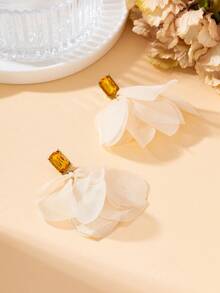 1 Pair Gentle Fairy Style Summer Vacation Atmosphere Beige Mesh Flower Pendant Earrings For Women - Apricot - View 2