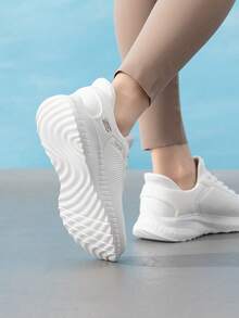 Skechers 女款輕量休閒鞋 BOBS SQUAD CHAOS 繫帶運動鞋 舒適緩震 透氣走路鞋 117497-OFWT - 乳白色 - 查看 5