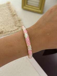 Conjunto de Pulseiras Vintage Francês em Esmalte Rosa e Dourado, Bracelete Aberto Retrô com Escultura em Gota de Óleo, Joia de Mão em Camadas de Atmosfera Suave - Multicolorido - Visão 10