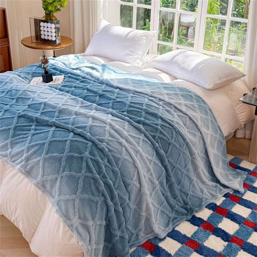 1 buah Selimut Flanel Tebal dan Hangat, Selimut untuk Tidur Siang di Kantor, Selimut untuk Mobil, Selimut untuk Bersantai - Baby Blue - View 1