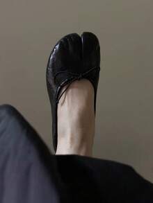 Plus Size Wide Fit Ruched Texture Pointed Toe Mini Bow Slip-On Ballet Flat Shoes - Black - View 6