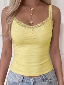 SCARLUX Summer & Autumn Y2K Women's Basic Lace Patchwork V-Neck Camisole, Slim Fit, Suitable For Back To School Season Casual Everyday Wear Yellow - Yellow - View 3
