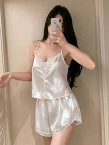 DAZY 2件組女款白色V領蕾絲拼接睡衣套裝，居家休閒睡衣，送給她的禮物 - 白色 - 查看 1