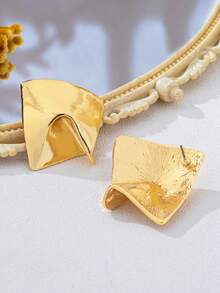 1 Pair Personalized Exaggerated Metal Asymmetrical Pleated Geometric Earrings For Women, Suitable For Daily, Vacation, Party Wear Accessories - Gold - View 4