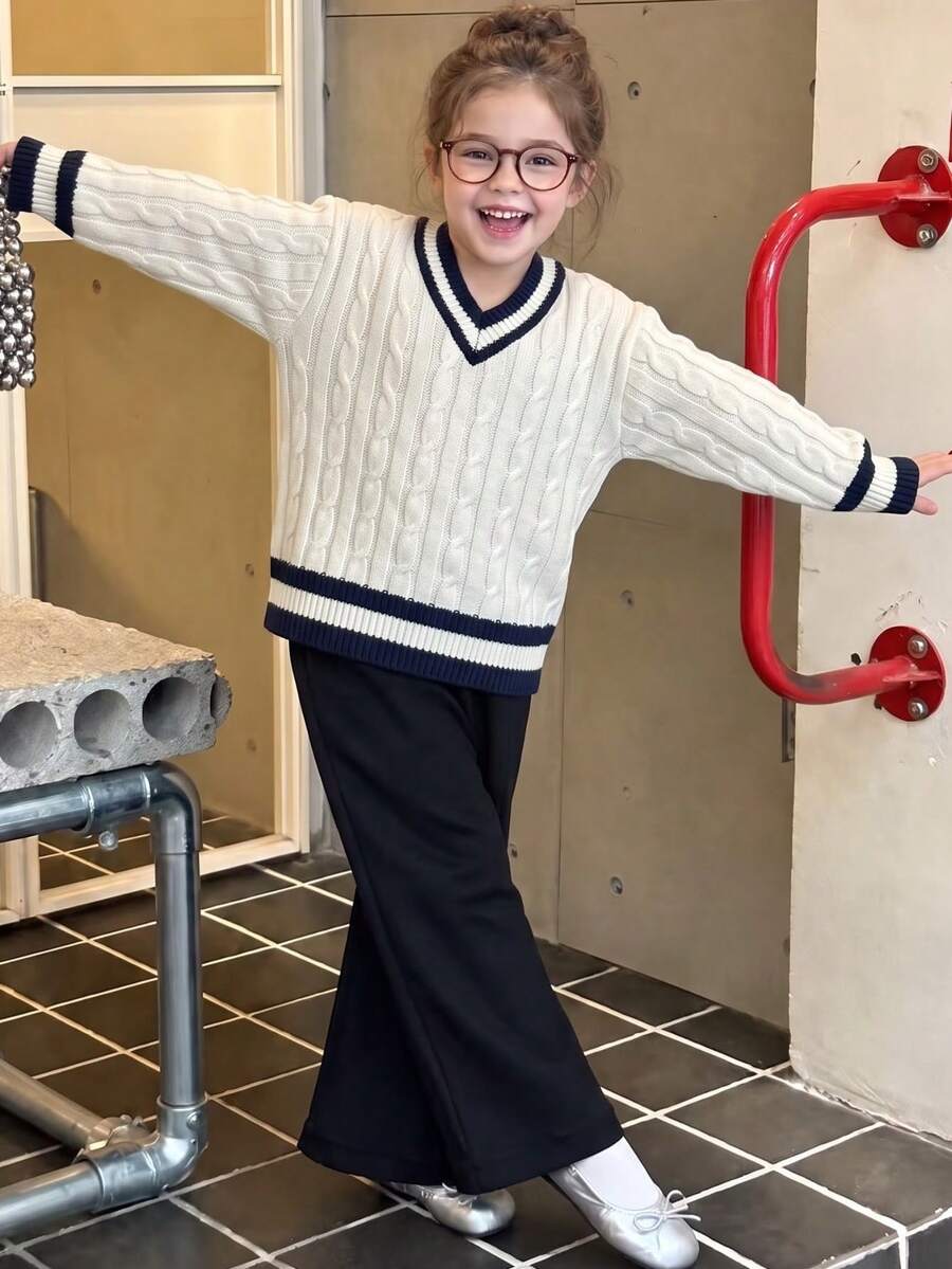 Áo len dệt vặn thừng cổ chữ V cho bé gái, áo chui đầu phong cách preppy cho tween girl với viền sọc xanh navy, tay dài, mặc mùa thu đông, phù hợp mặc hàng ngày và đi chơi cuối tuần - Xanh và trắng - Xem 1