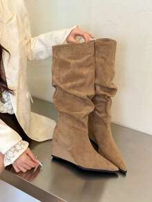 Sepatu Boots Wanita Fashion Tinggi dengan Lengan, Ujung Runcing, Hak Wedges, Bagian Atas Lembut Berkerut, Shaft Bertumpuk, Slip-On, Kasual untuk Musim Gugur/Dingin - Aprikot - View 3