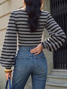 Atasan Rajut Bergaris Wanita Musim Gugur, Blus Lengan Panjang Kerah Persegi Model Mengembang Pas Badan - Hitam dan Putih - View 3