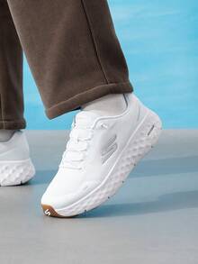 Skechers 男士輕量休閒鞋 GO WALK MAX CUSHIONING FLEX 運動鞋 舒適透氣 緩震走路鞋 217113-WHT - 白色 - 查看 2