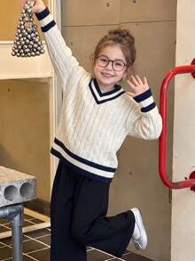 Áo len dệt vặn thừng cổ chữ V cho bé gái, áo chui đầu phong cách preppy cho tween girl với viền sọc xanh navy, tay dài, mặc mùa thu đông, phù hợp mặc hàng ngày và đi chơi cuối tuần - Xanh và trắng - Xem 2