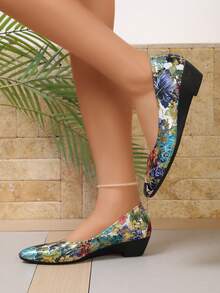 1 Pair Women's Multi-Color Floral Slip-On Pointed Toe Wedge Heel Casual Dress Shoes - Green - View 3