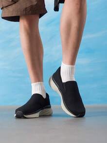 Skechers 男士輕便休閒鞋，男士一腳蹬運動鞋，舒適透氣緩震走路鞋 232262-BLK - 黑色 - 查看 3