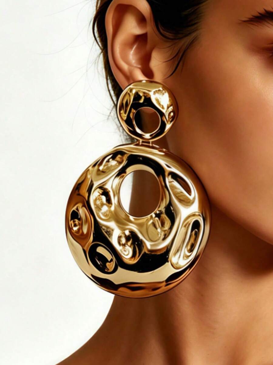 1對女款錘紋金金色吊墜耳環，大號鏤空圓盤誇張耳環，時尚飾品，適合派對與日常穿戴 - 金色 - 查看 1