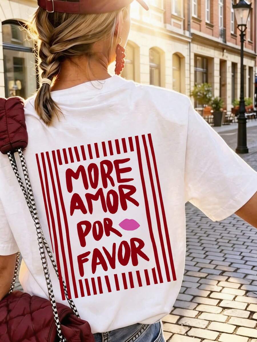1件女款夏季寬鬆休閒圓領短袖T恤上衣，「MORE AMOR POR FAVOR」條紋印花圖案T恤，度假、辦公、日常穿著，白色