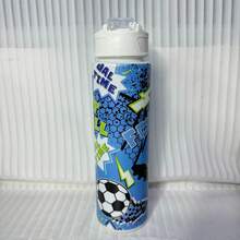 1个750毫升/26盎司塑料运动水瓶，印有足球、足球鞋和“FOOT BALL”字样图案，可爱印花，防漏翻盖，轻便耐用，大容量，可重复使用，适合办公室、健身房、户外运动、瑜伽、跑步等场合，是万圣节、圣诞节、情人节、感恩节、生日的绝佳礼物。 - 彩色 - 查看 12