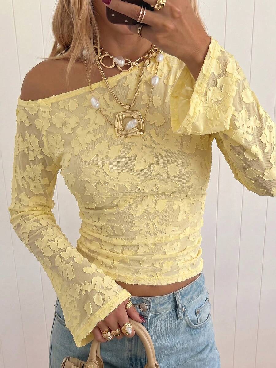 Atasan Crop Top Jala Bahu Asimetris Wanita, Blus Pesta Kasual Lengan Panjang Berbentuk Flare Motif Bunga 3D dengan Detail Kerut dan Potongan Ramping - Kuning - View 1