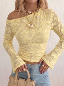 Atasan Crop Top Jala Bahu Asimetris Wanita, Blus Pesta Kasual Lengan Panjang Berbentuk Flare Motif Bunga 3D dengan Detail Kerut dan Potongan Ramping - Kuning - View 4