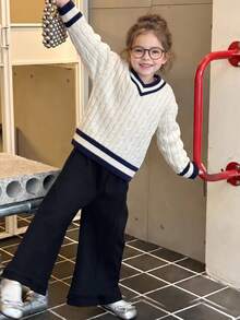 Áo len dệt vặn thừng cổ chữ V cho bé gái, áo chui đầu phong cách preppy cho tween girl với viền sọc xanh navy, tay dài, mặc mùa thu đông, phù hợp mặc hàng ngày và đi chơi cuối tuần - Xanh và trắng - Xem 4