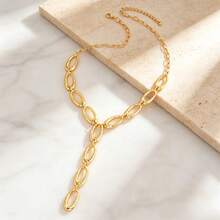 1pc Exaggerated Metallic Round Pendant Necklace, Minimalist Spliced Collarbone Chain, Suitable For Parties, Gifts For Friends And Family, Daily Commute Wear - Gold - View 2
