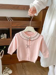 Cardigan Rajut Bayi Perempuan, Warna Pink Muda dengan Kerah Berenda Dua Lapis, Atasan Bergaris dengan Pita dan Kancing Depan Tunggal - Berwarna merah muda - View 3