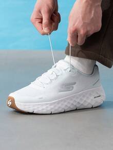 Skechers 男士輕量休閒鞋 GO WALK MAX CUSHIONING FLEX 運動鞋 舒適透氣 緩震走路鞋 217113-WHT - 白色 - 查看 1