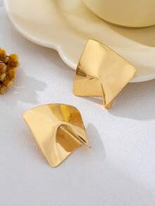 1 Pair Personalized Exaggerated Metal Asymmetrical Pleated Geometric Earrings For Women, Suitable For Daily, Vacation, Party Wear Accessories - Gold - View 2